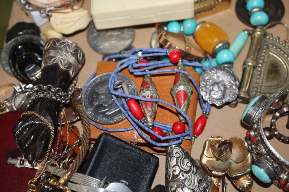 Mixed costume jewellery etc.